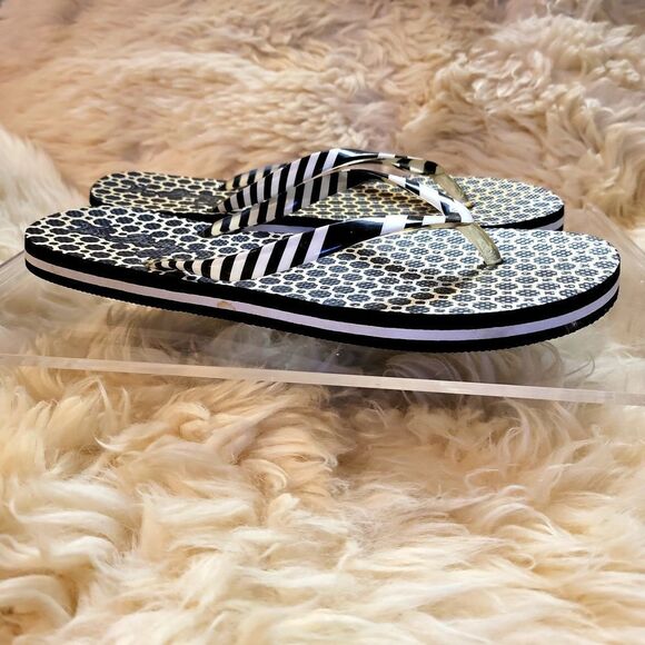 Vera Bradley sz.med.7-8, black and cream in color,and black&white on top! - Picture 5 of 7